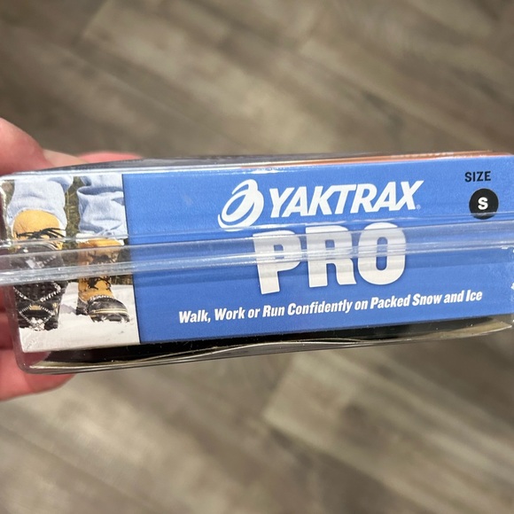 NEW Yaktrax Pro Shoe Straps for Snow & Ice, Size Medium - Picture 3 of 3